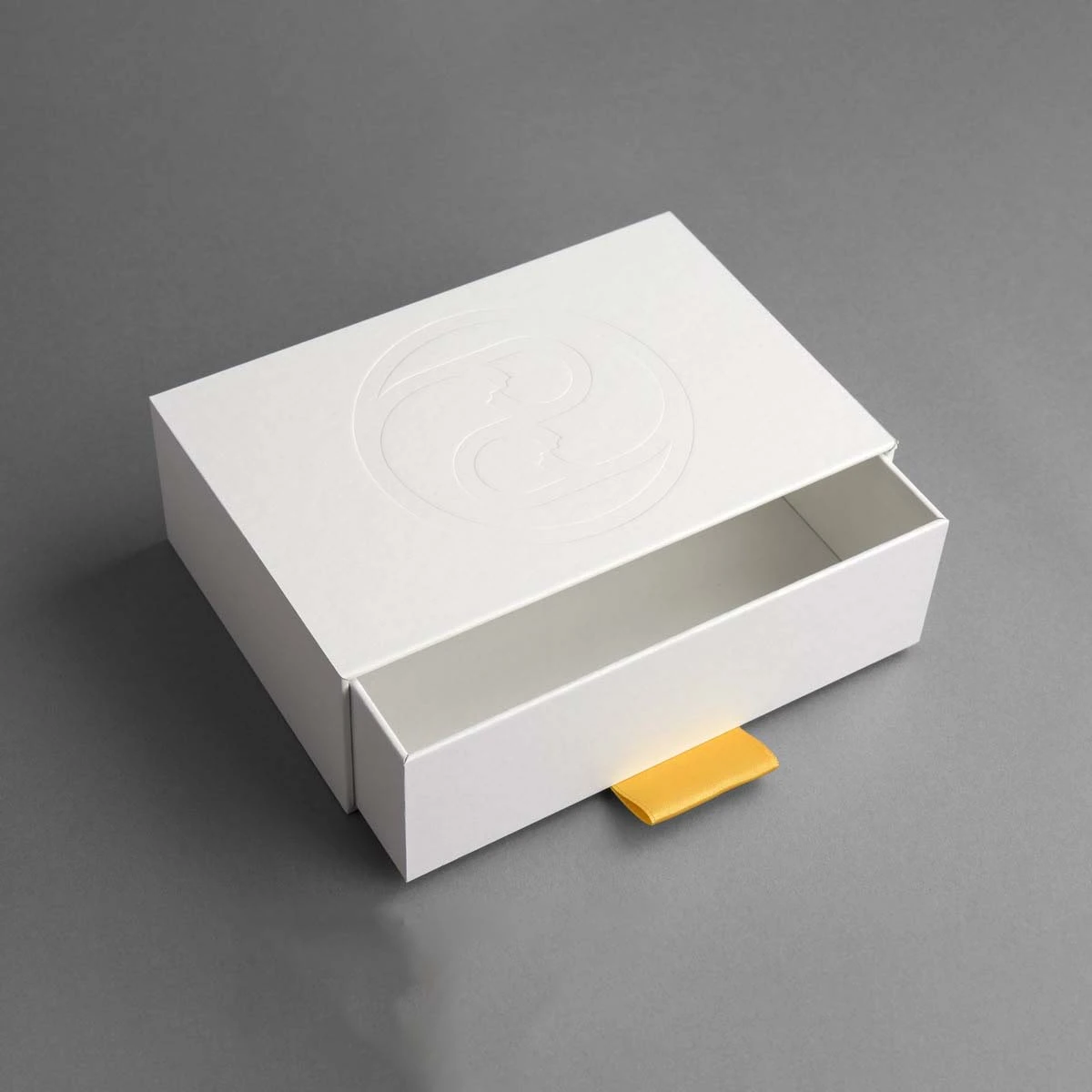 white-rigid-boxes